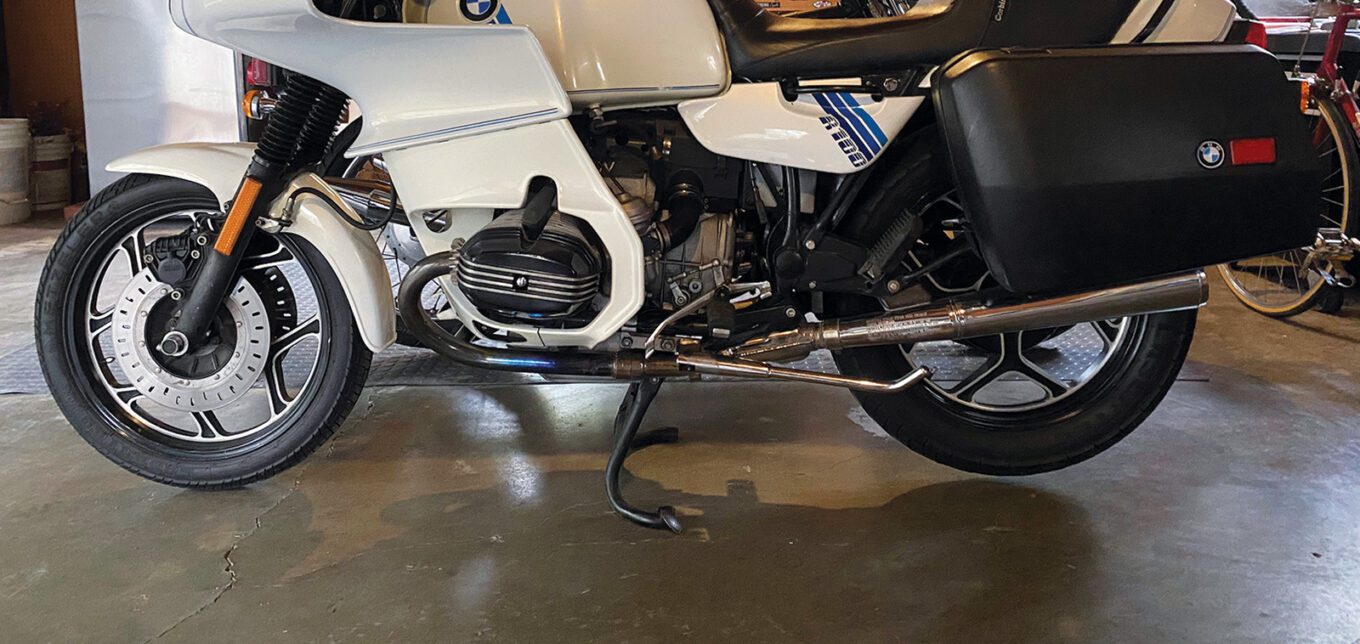 R100RS 洋書　モーターサイクルコレクターシリーズ Out With The New And In With The Old? - Motorcycle Classics